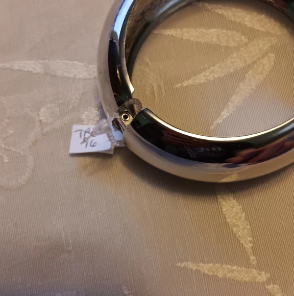 Silver Chunky Solid Bangle Braclet, NWT - Picture 4 of 4